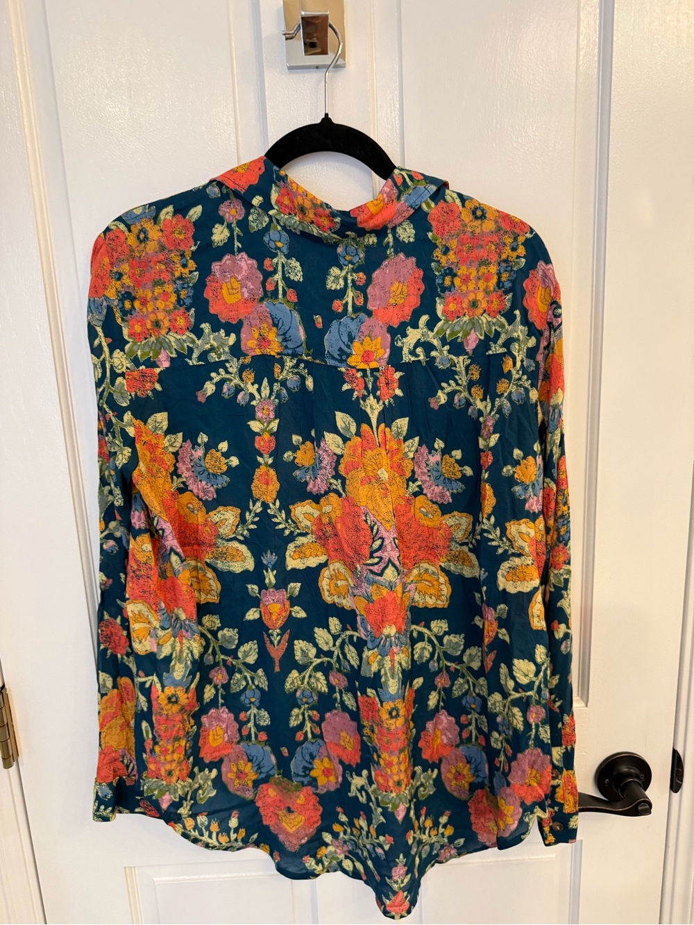 100% Viscose Pilcro by Anthropologie Floral Print Button Down Shirt - Picture 5 of 6